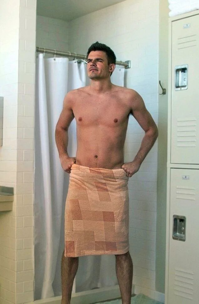 Парень в полотенце. Гигиена мужчины. Джаред падалеки торс сверхъестественное. Мужчина купается в ванной. Мужской душ.