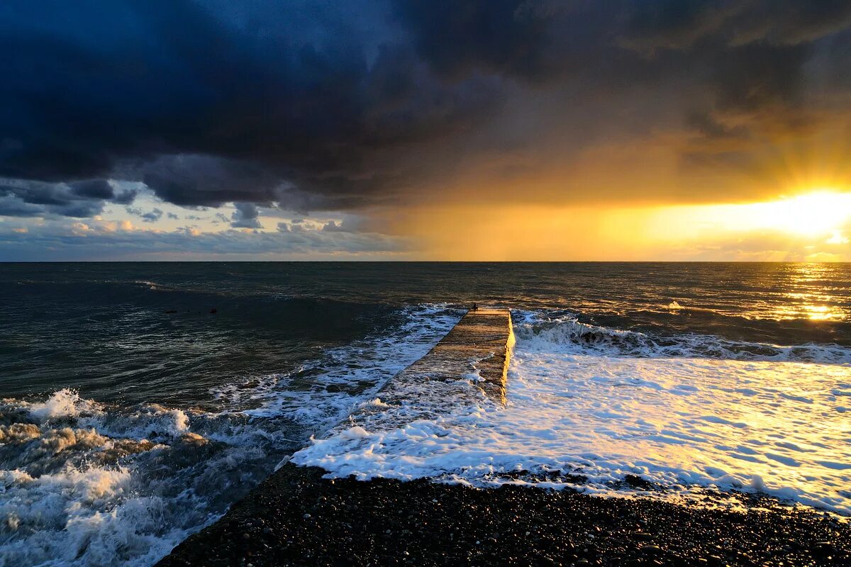 море запрещено. пляжи закрыты.