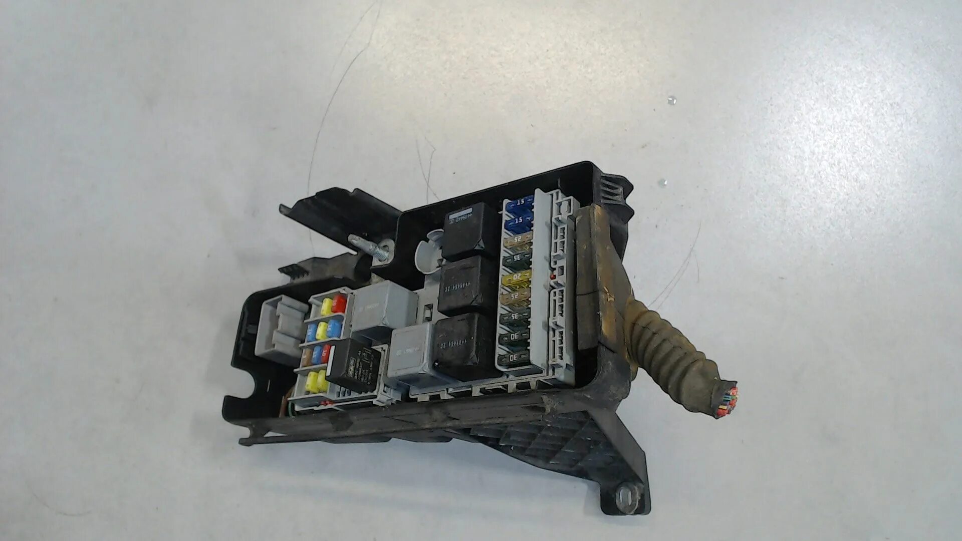 Блоки предохранителей хс90. Блоки предохранителей хс90. Xc90 блок предохранителей. Блок реле вольво xc90 2004. Xc90 блок предохранителей.
