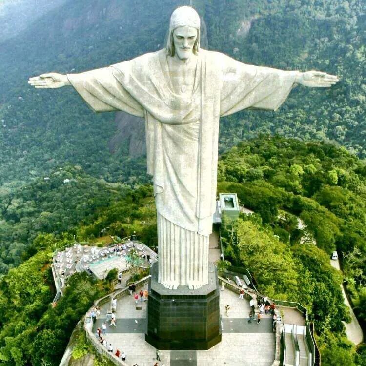 Статуя искупителя. Христос Искупитель Рио де Жанейро. Статуя Христа-Искупителя Бразилия. Статуя в Рио-де-Жанейро. Иисус Христос в Рио де Жанейро.