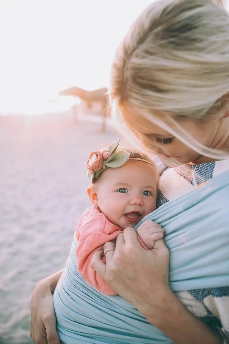 Красивая мама с ребенком. День матери. Мать с ребенком. Мамачка. Малыш и мама.