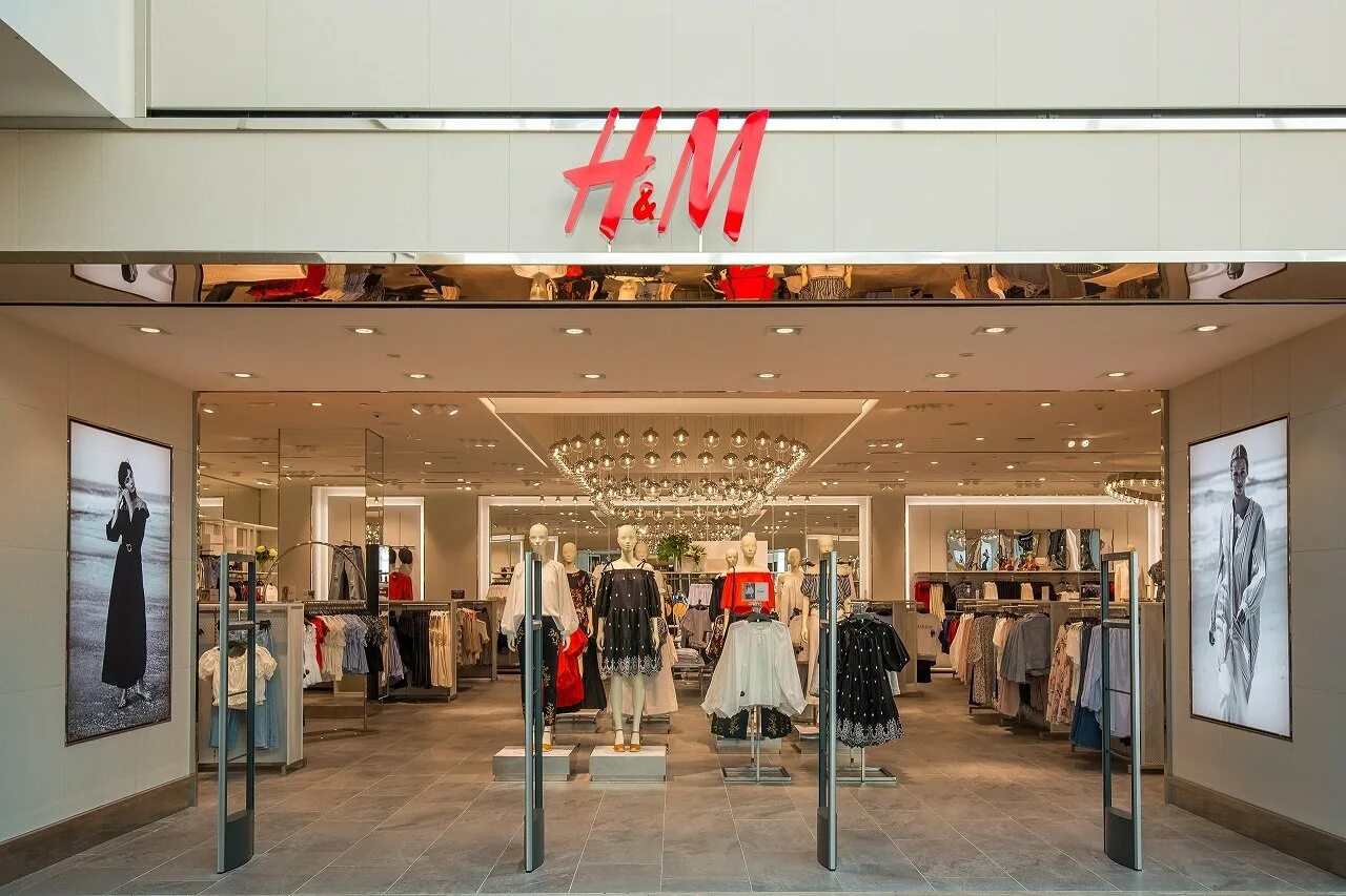 Https m com h. Эйч энд эм Хеннес энд Мауриц. H&M hennes & Mauritz одежда. H M магазин. HM Россия.