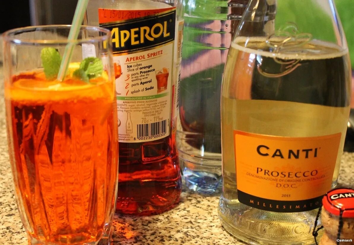 Рецепт аппероля. Апероль шприц коктейль. Рецепт аппероля. Коктейли алкогольные апероль шприц. Апероль шприц коктейль.