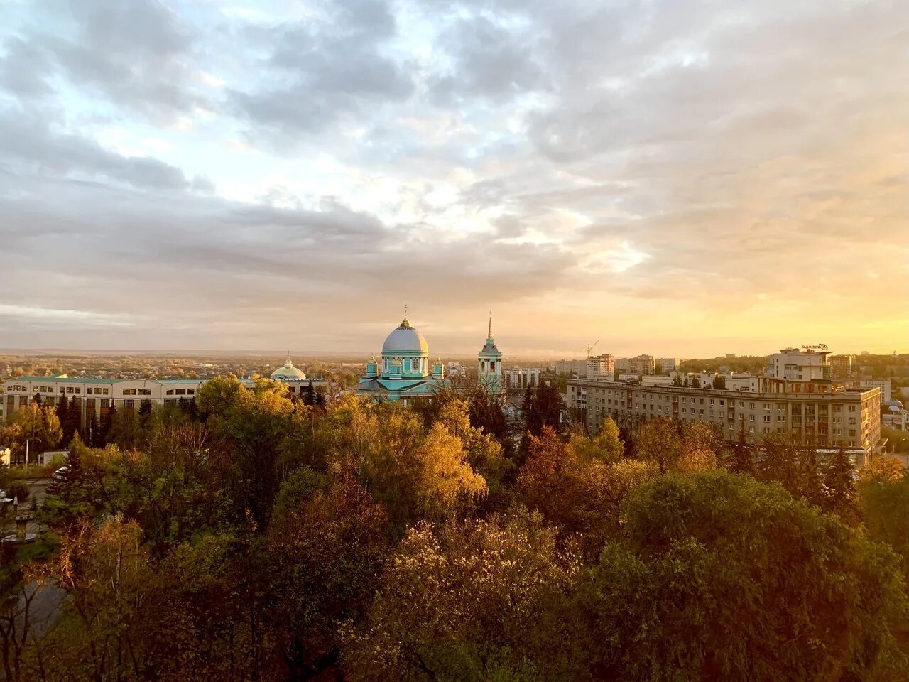 Город ниже курска. Курск осенью. Осень в Курске. Курск улица Ленина осень. Курск осень центр города.