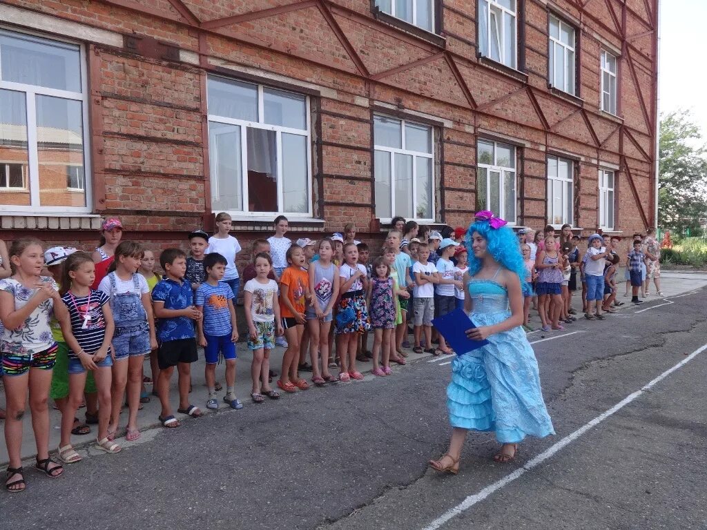 19 дол. Станица Ладожская школа 19. Лагерь золотой ключик. Школьный лагерь золотой ключик. Детский оздоровительный лагерь золотой ключик.