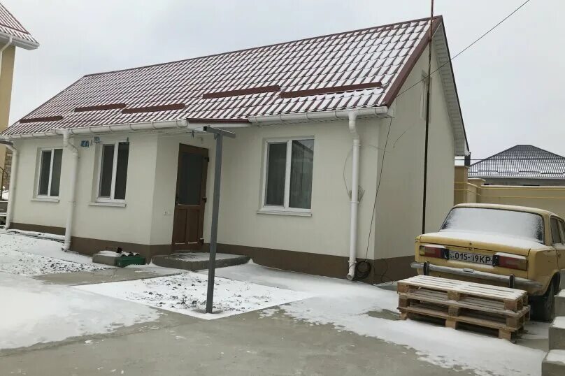 Снять дом без хозяев симферополь. Ул наратлы симферополь. улица наратлы 63 симферополь. симферополь улица белая 5. симферополь наратлы 19.