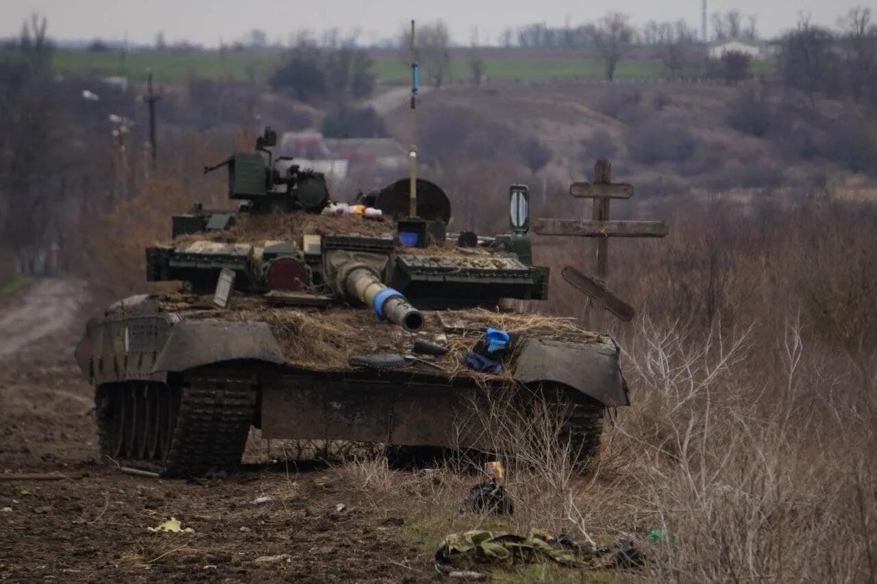 Защитники донбасса. Сводка вс украины. Подбитая российская техника в киеве. Сводка вс украины. Подбитая украинская техника в мариуполе.