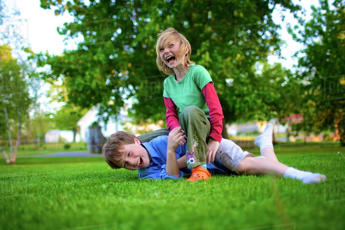 Fightingkids. Девчонки и мальчишки. девчонки мальчишках fightingkids. девчонки на мальчишках бойдевка.