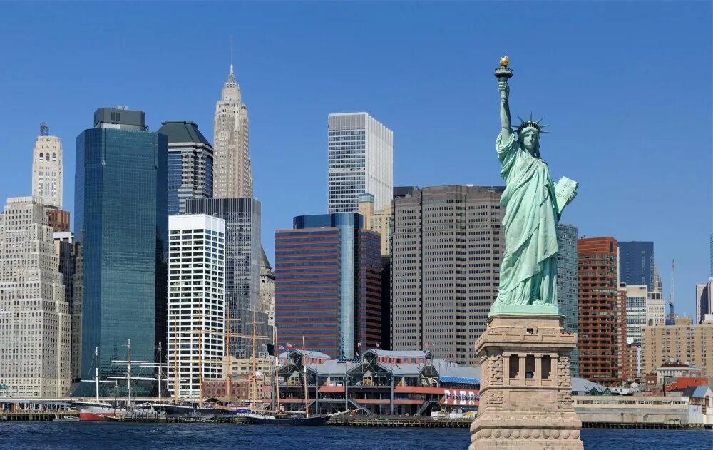 Свобода в различных странах. Статуя свободы Нью-Йорк. Нью Йорк статуясвободу. Нью Йорк Манхеттен статуя свободы. НЬЮЙ РРК статуя свободы.