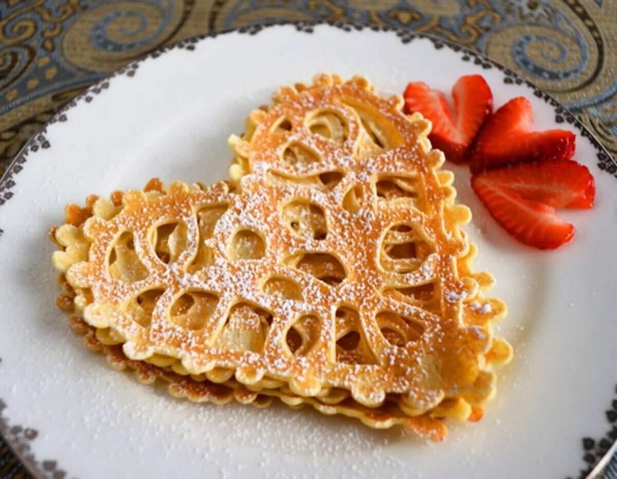 кружевные блины. блины ажурные тонкие с дырочками. рецепт тонких ажурных. тонкие ажурные блинчики. кыймак татарские блины.