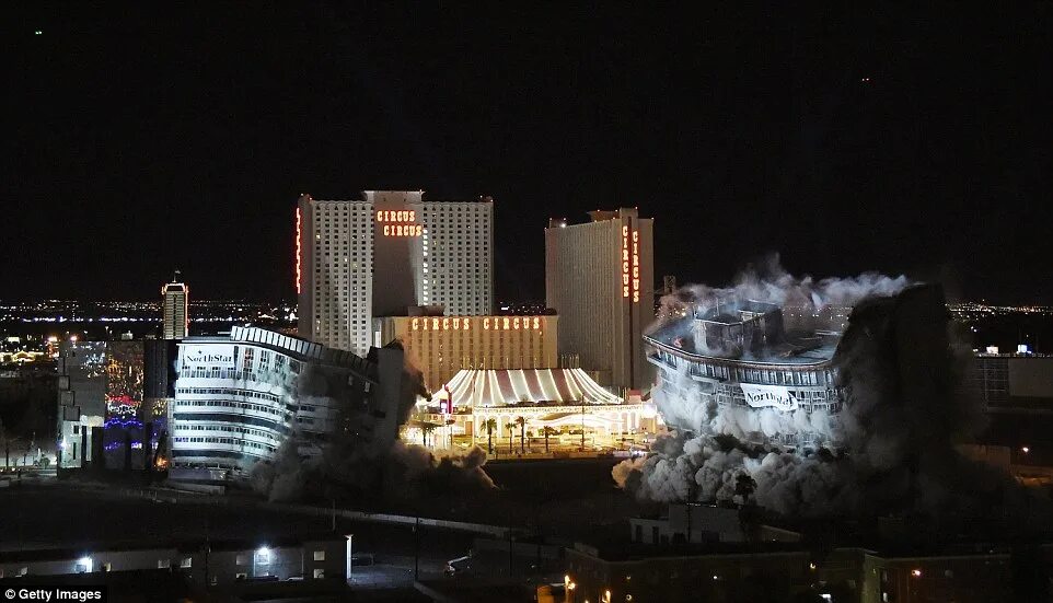 Взрыв в вегасе. Отель Ривьера в Лас Вегасе. Riviera (гостиница и казино). США Лас Вегас казино Riviera. Разрушенный Лас Вегас.