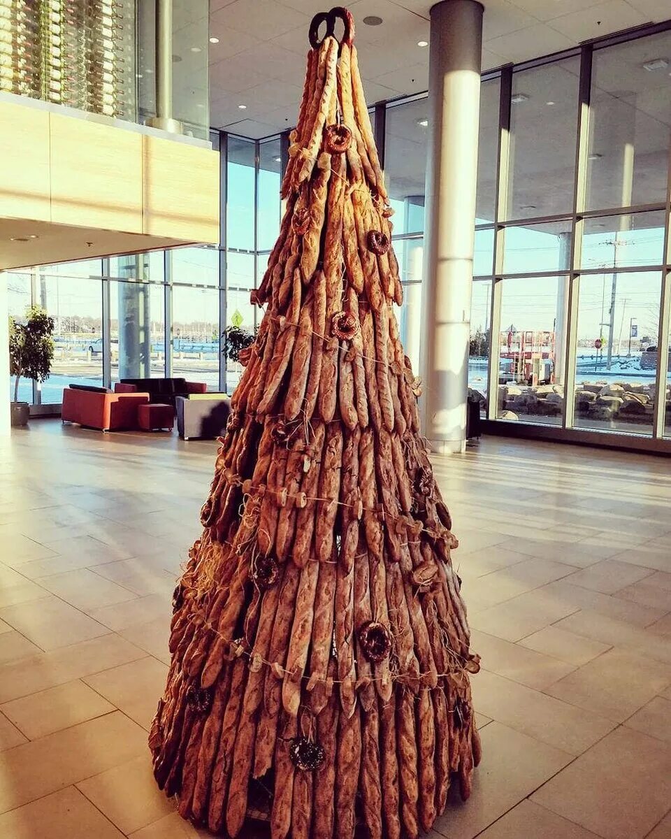 Самые необычные елки в мире. Креативная елка на улицу. Креативная елка. Самые необычные новогодние елки. Креативная уличная елка.