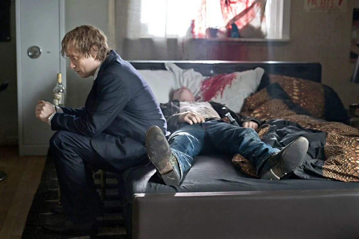 Jane levy 2016 не дыши. триллер снятый по книге. тайное окно фильм 2004. La ragazza nella nebbia фильм 2017. триллер снятый по книге.