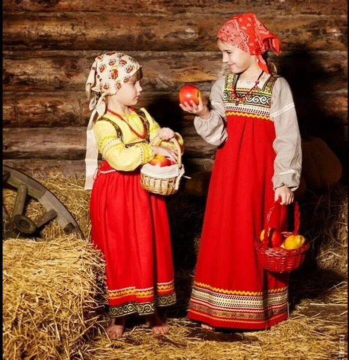 Национальный костюм девочки. Русский народный костюм. сарафан в русском народном стиле. национальная одежда русских. фотосессия в народном стиле.