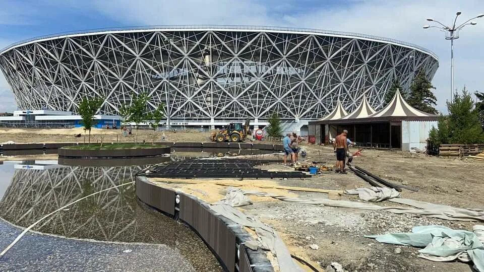 Бассейн центральный стадион. Парк Центральный стадион Волгоград. Бассейн Арена Волгоград ЦПКИО. Парк у стадиона Волгоград. Бассейн нв ЦПКО Волгоград.