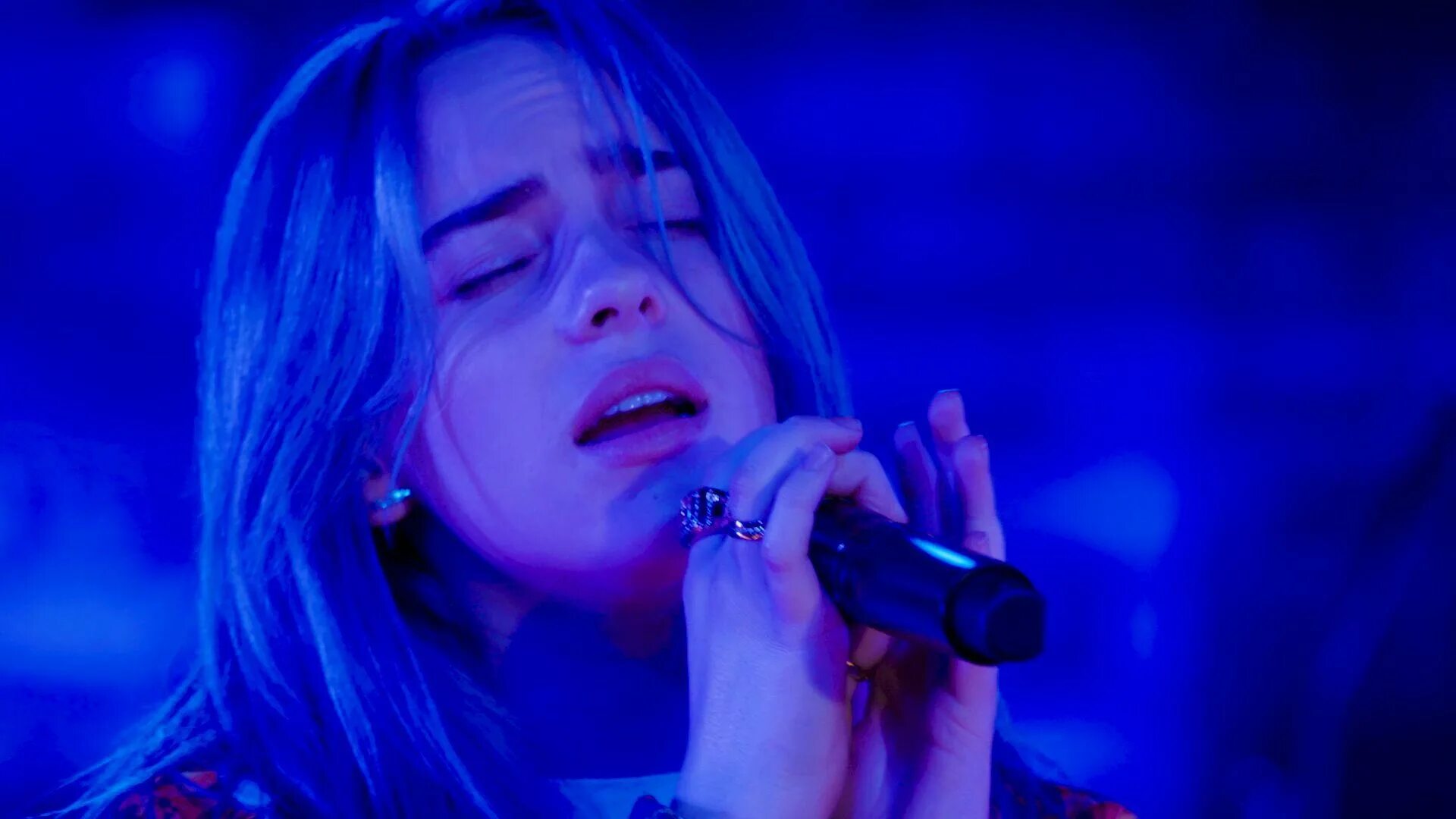 Billie eilish when the party. Билли айлиш when the party&#039;s over. обои билли айлиш 1920 на 1080. билли айлиш с синими волосами. билли айлиш с черными волосами 2025.