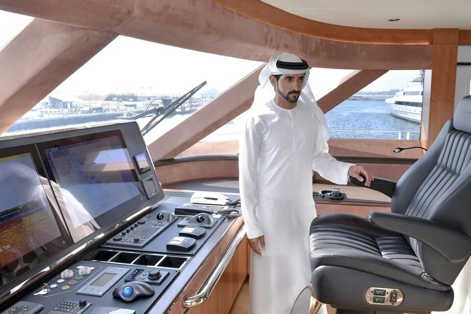 Дубай на четверых. Яхта Аль Мактум Дубай. Принц Хамдан яхта.