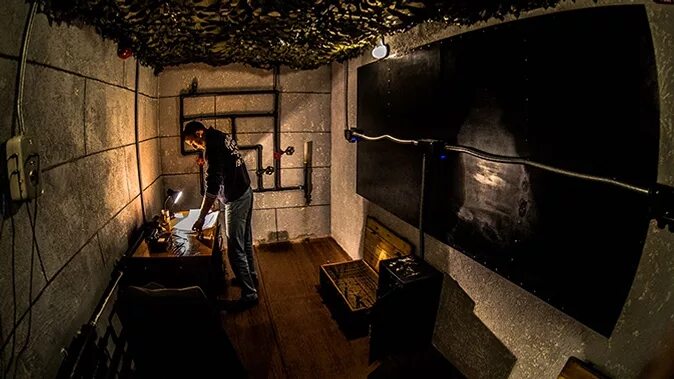 самый секретный бункер в мире. люди в бункере. советский бункергермодверь. квест бункер петрозаводск. бункер по среди поля.