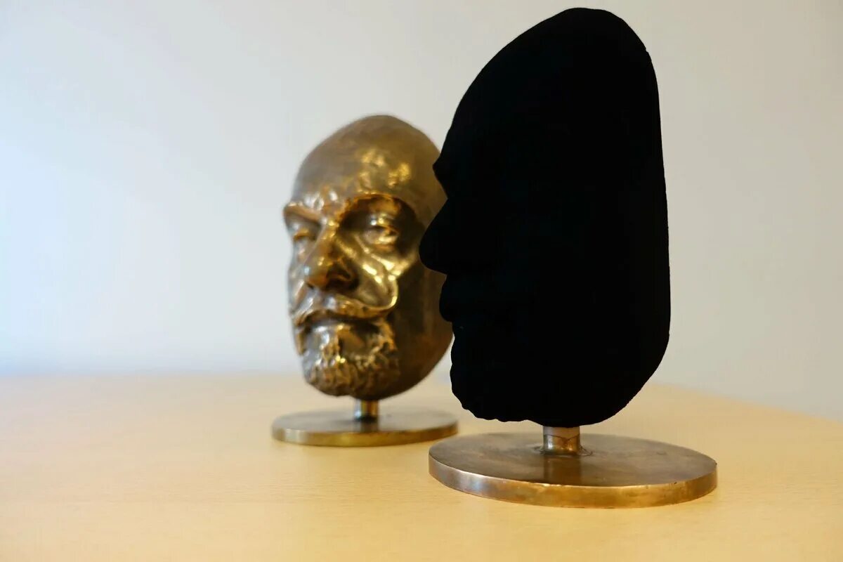 Самый черный материал. Вантаблэк краска. Vantablack материал. Vantablack 2. Самое черное вещество в мире Vantablack.