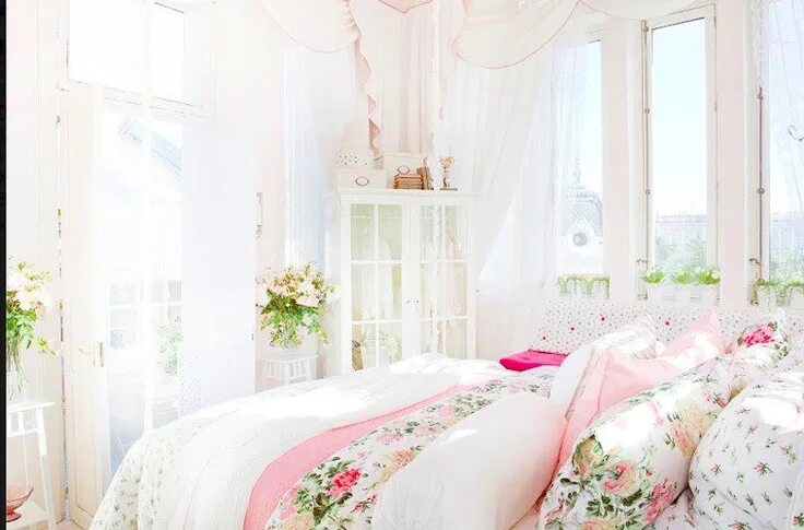 Интерьер в цветочек спальня Bedroom storage ideas 44 ways to banish clutter for a serene space Cozy small