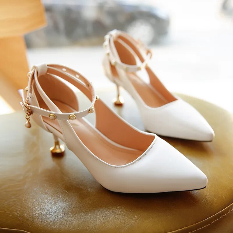 Черные туфли с каблуком-рюмочкой coast hotfix - черный. Женский каблук рюмочка. Туфли каблук рюмочка. Лодочки на каблуке рюмочка. Лодочки на каблуке рюмочка.