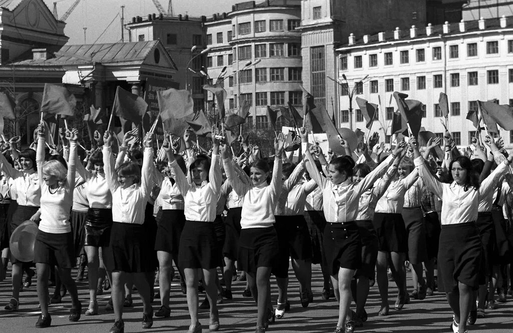 Первомайская демонстрация 1970. Первомайская демонстрация в СССР 70е. Первомайская демонстрация Челябинск. Первомай во Львове 1970г..