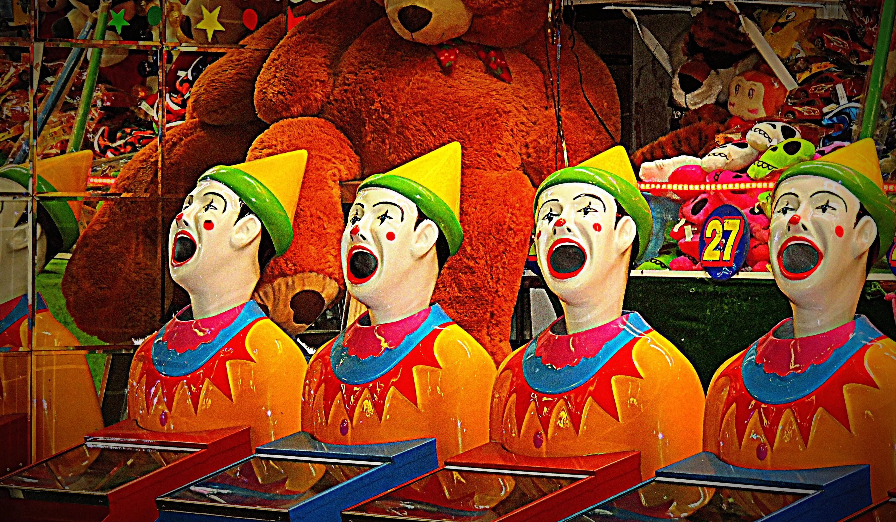 Amusement клоун. Клоун в парке развлечений. Клоун а4. Карнавалы в парках.