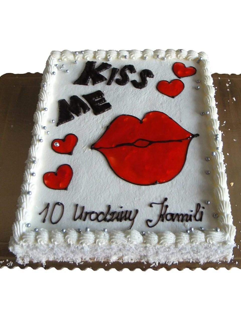 Торт с поцелуем. Торт с поцелуями. Поцелуйчики на торт. Торт с поцелуйчиками. Торт с губами.
