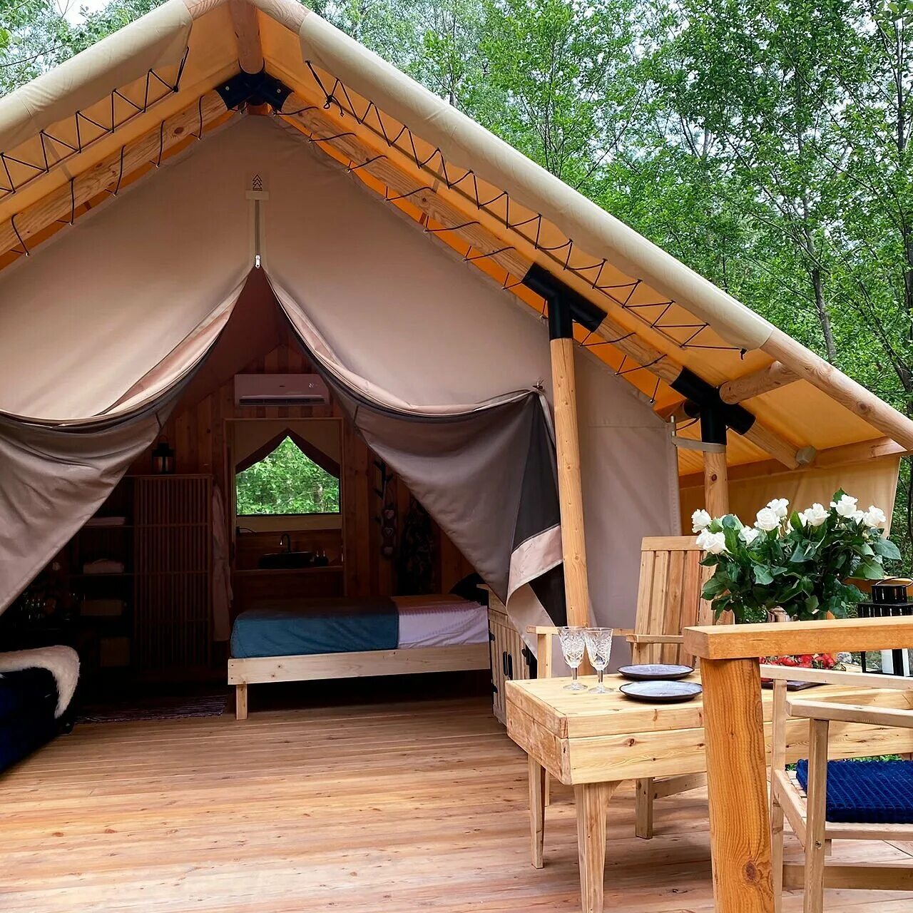 Garuda glamping abkhazia. Глэмпинг в лесу. Гаруда глэмпинг Абхазия. Глэмпинг лес Сочи. Глэмпинг с Чаном.