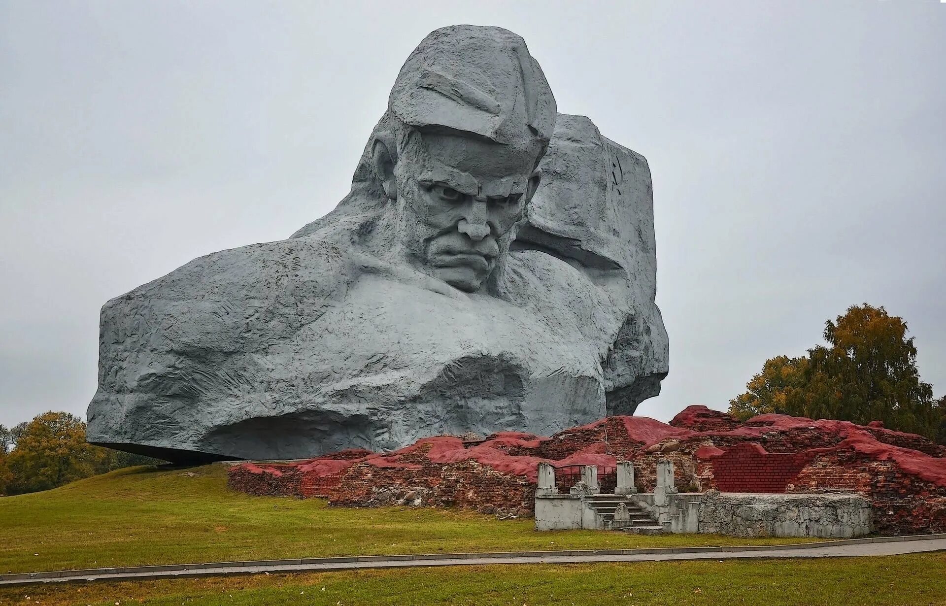 Мемориальный комплекс Брестская крепость-герой. Крепость герой Брест. Мемориальный комплекс защитникам Брестской крепости. Брест.. Герои Брестской крепости. Про брест