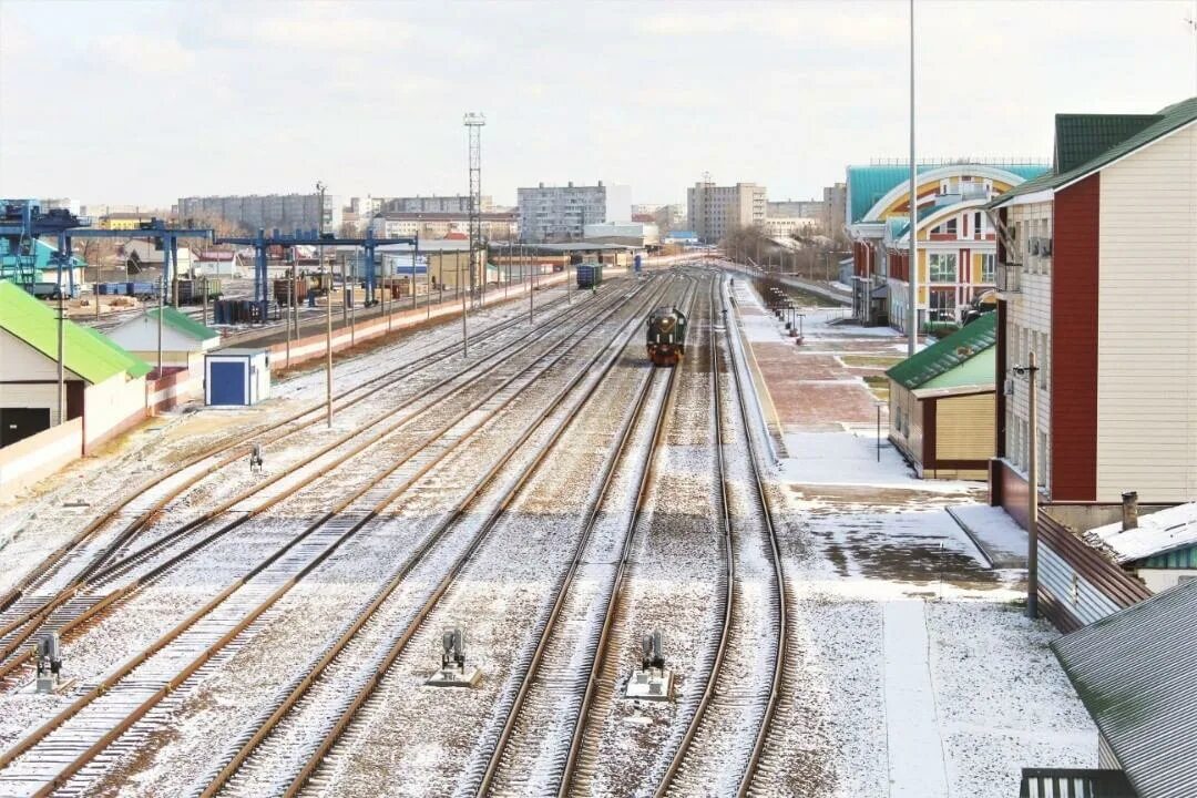 Телефон жд бийск. Железнодорожный вокзал Бийск. Старый вокзал Бийск. ЖД вокзал город Бийск. Бийск старый Железнодорожный вокзал.