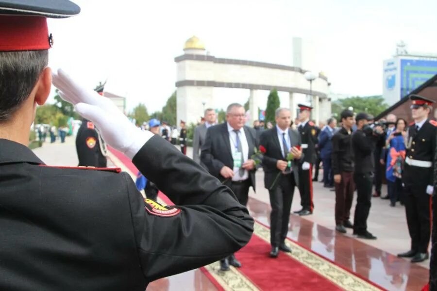 Часы сегодня грозном. День города Грозный. День города Грозный 2020. Празднование дня города Грозного. Грозный 2022 город.