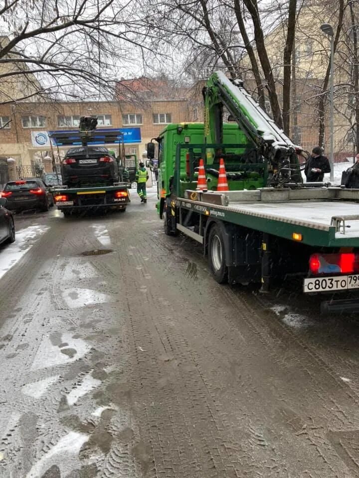 Автомобиль эвакуация автодруг. Эвакуация авто. Эвакуация авто фото. Эвакуация автомобиля в Москве. Эвакуировали машину от ООО Фармстандарт.