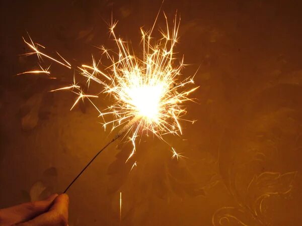 Бенгальские огни рс1735. Бенгальский огонь 450 ультра. Горящие бенгальские огни. Бенгальский огонь 450 ультра. Бенгальский огонь для фотошопа.