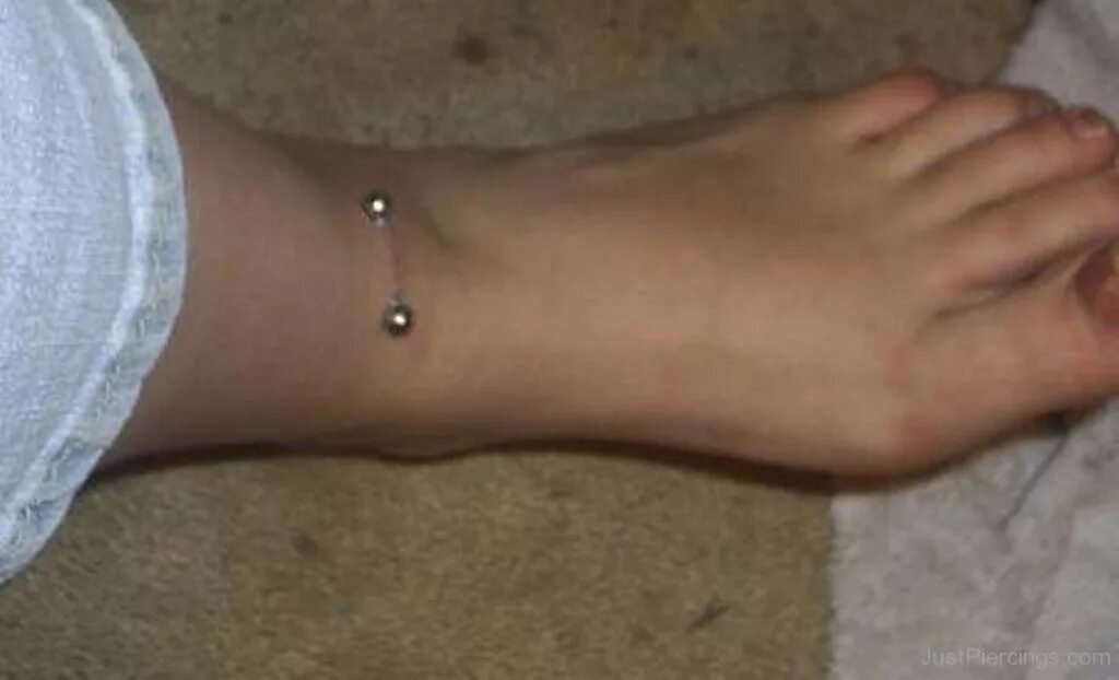 Caroline pierce feet photos. Педикюр. Тату на голени для девушек. Тату на ноге у пальцев. Татуировка на пальчики ног.