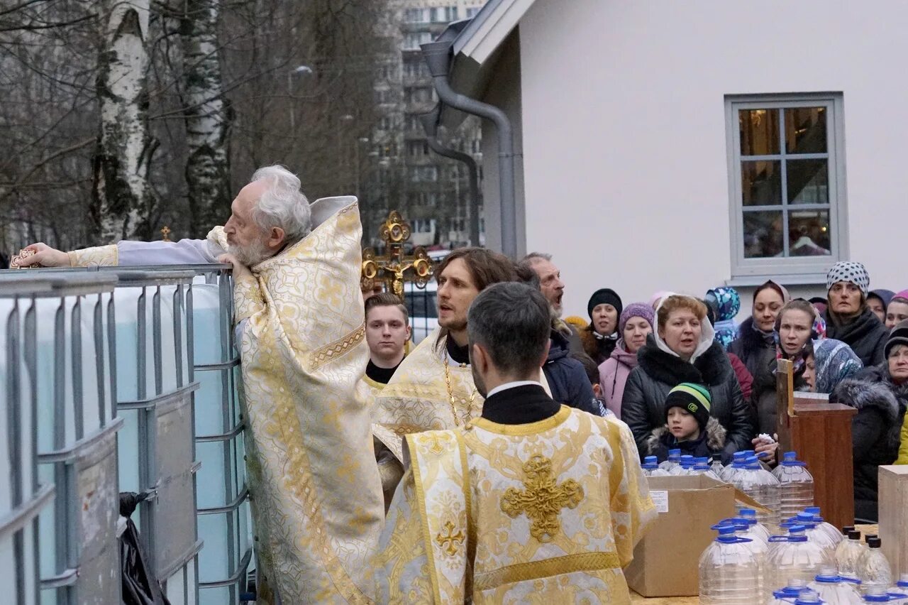 можно ли в церковь в берете