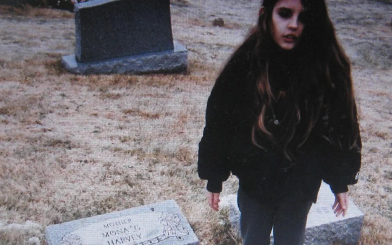 Crystal castles 3. Crystal castles обложки. группа crystal castles обложка. crystal castles 2008. crystal castles обложки альбомов.