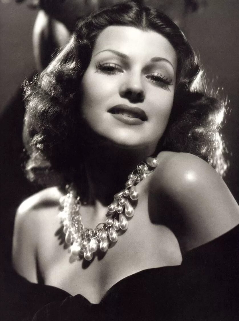 Mitzi gaynor hollywood. Элизабет тейлор во 50. Голливуд 50. Актрисы старого голливуда. Терри мур актриса.