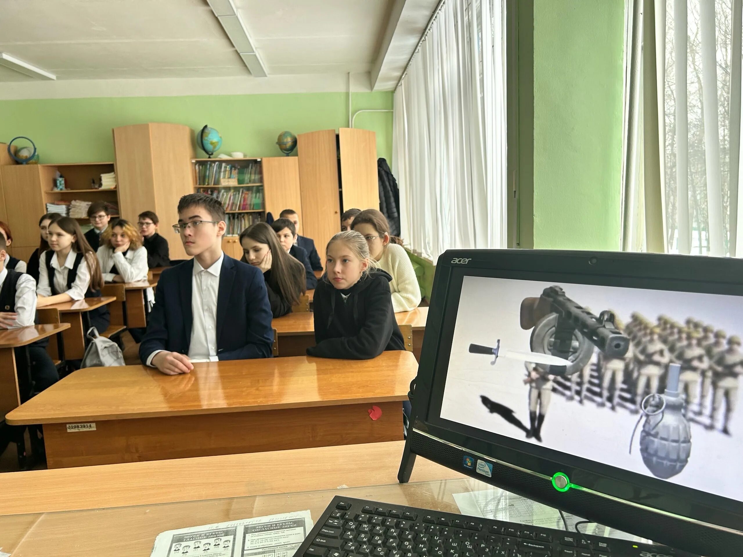 мбоу сош 23 чебоксары 8б. отрадненская школа. кинолекторий в школе. киноклуб в школе. школьники в киноклубе.