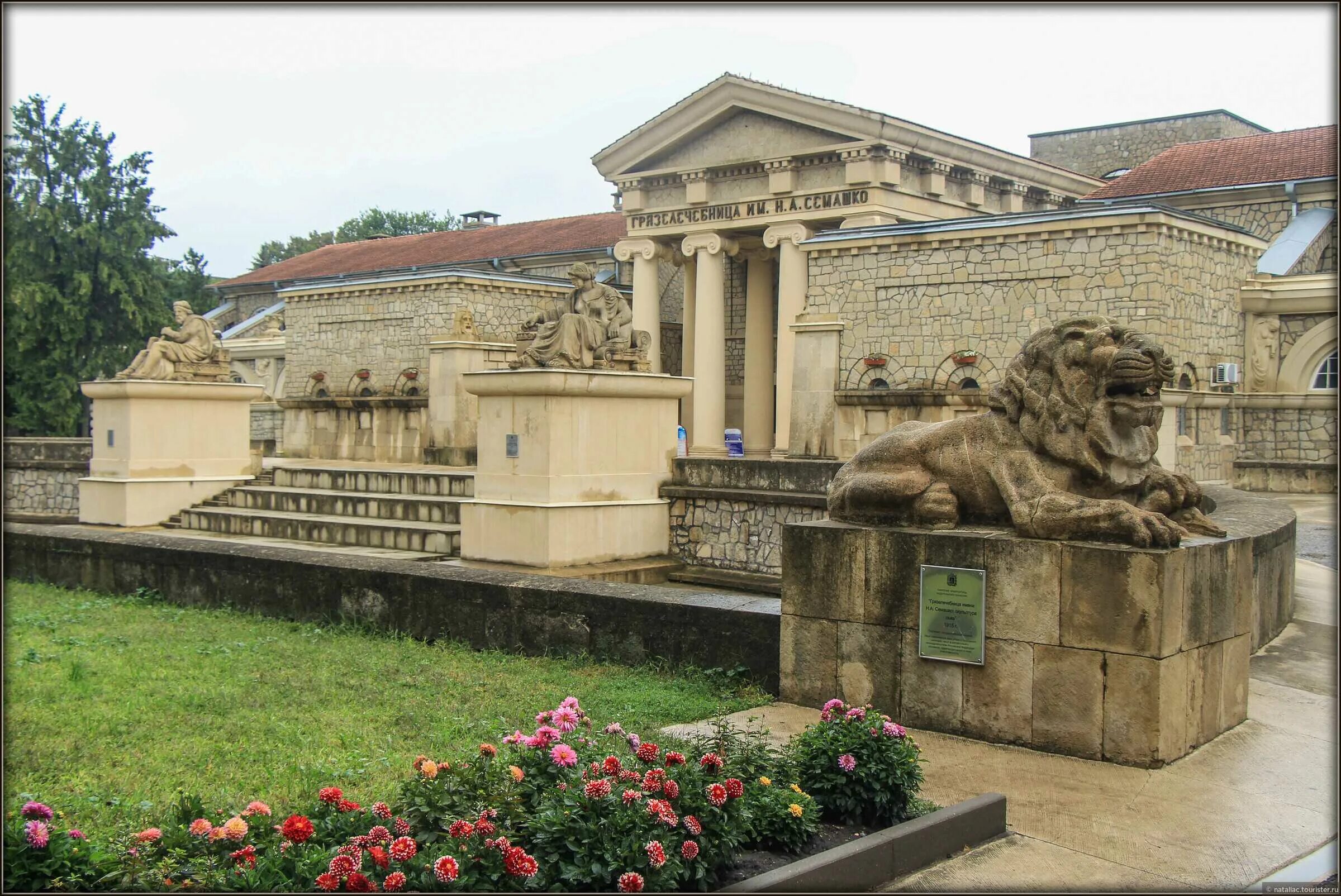 Ессентуки достопримечательности. Ессентукская грязелечебница достопримечательности ессентуков. Бальнеогрязелечебница ессентуки. Ессентуки достопримечат. Ессентуки достопримечательности.