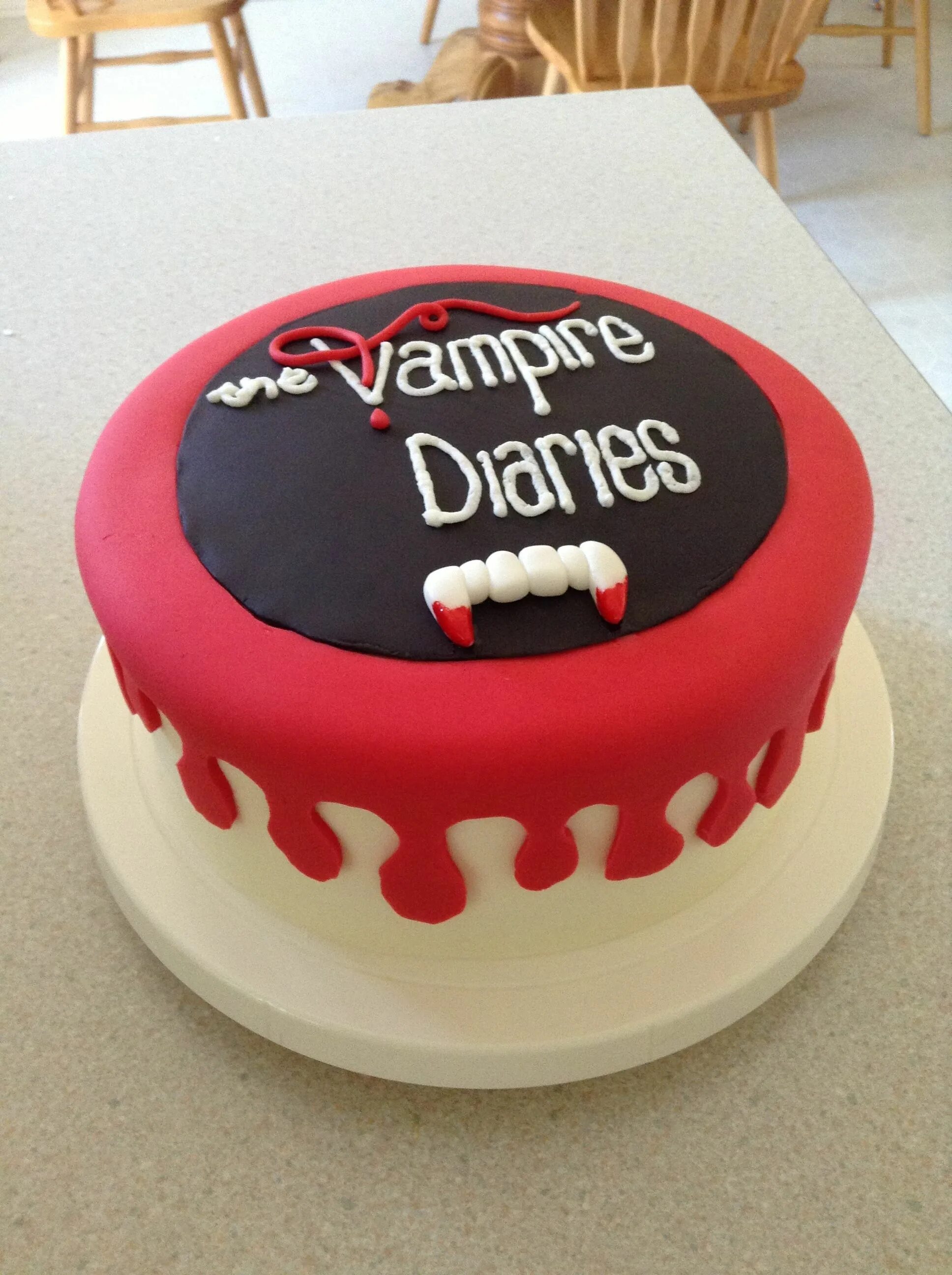 This is my cake. Торт дневники вампира. Торт в стиле дневники вампира. Торт на день рождения в стиле Дневников вампира. Тортик дневники вампира.