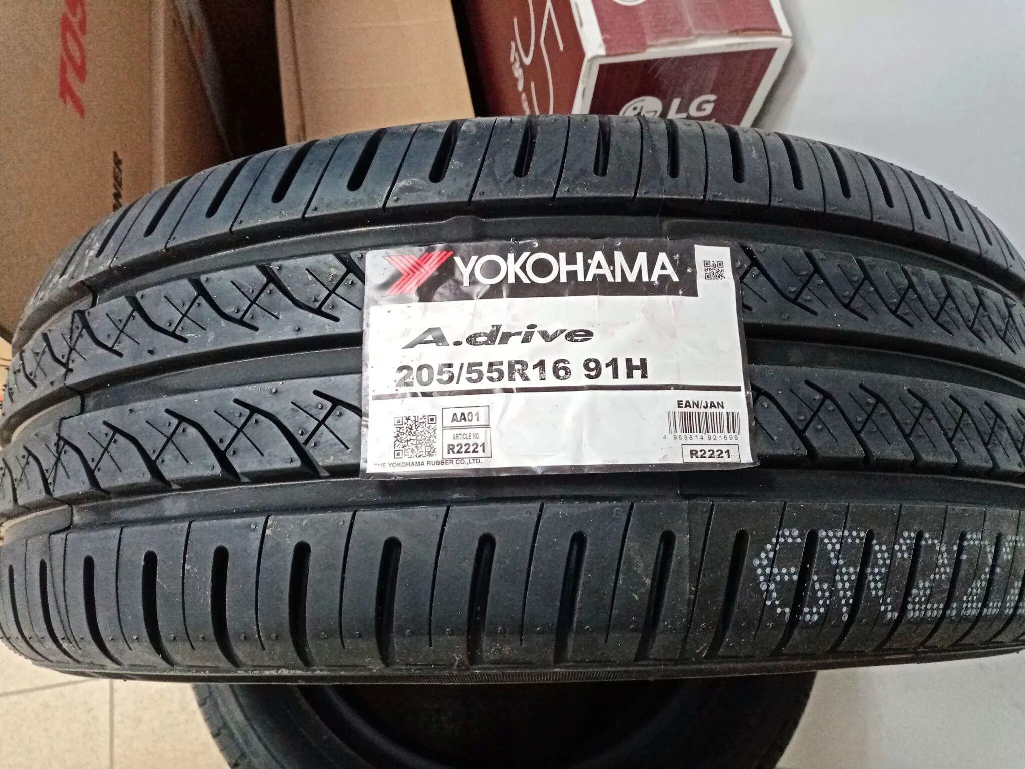 Купить шины йокогама 16. Yokohama 205/55r16. 205/55/16 Yokohama a.Drive. Yokohama a.Drive aa01. Йокогама 205 55 16 лето.