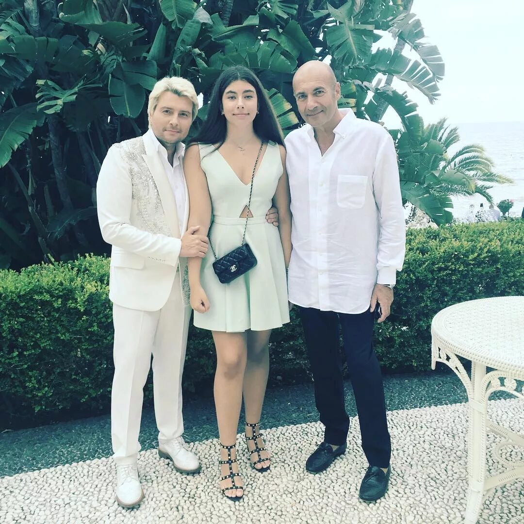 Игорь крутой семья. Игорь крутой дети. Игорь крутой жена и дети. Дети крутого фото. Саша крутая дочь игоря крутого.