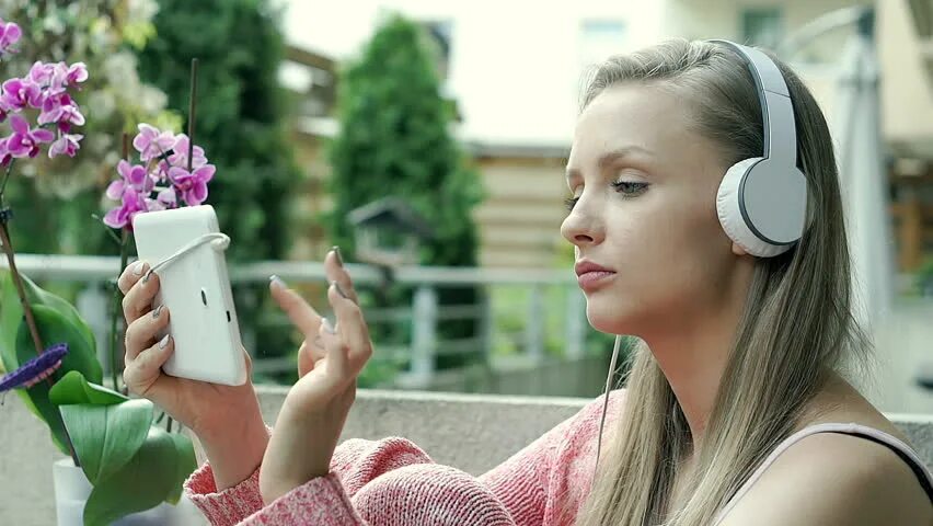 I can hear music freddie mercury. Dj tamba. Hears music has a. Listen to the music. Goin back ларри люрекс.