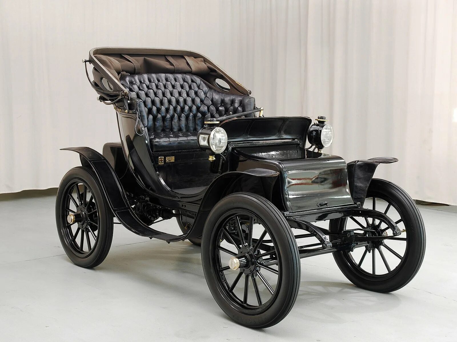 1 электрический автомобиль. Электромобиль Baker Electric 1908. Уолтер Бейкер электромобиль.