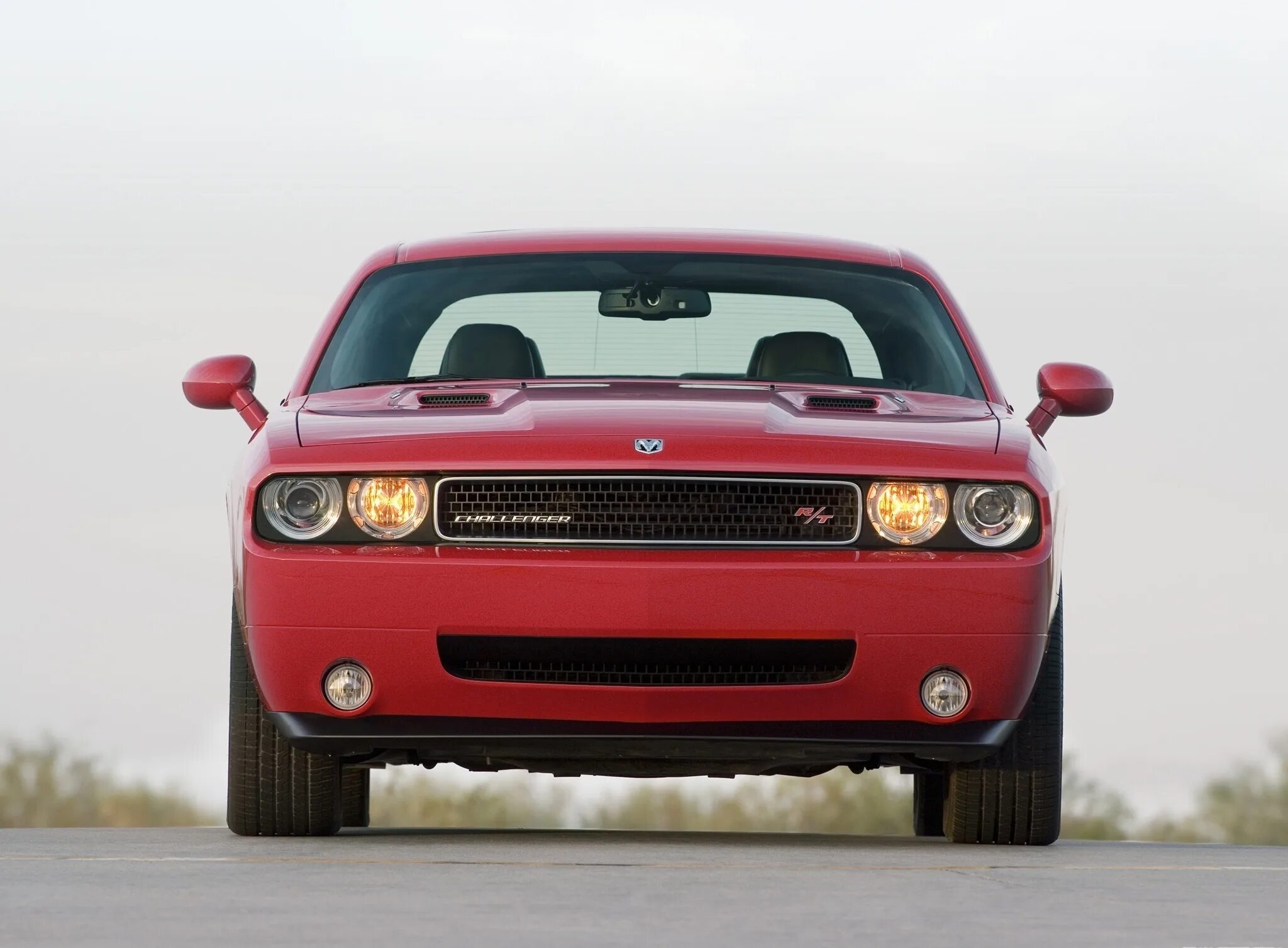 Перед автомобиля. Dodge Challenger r/t 2008. Dodge Challenger 2009 Red. Dodge Challenger srt 2009. Додж Челленджер 2008 красный.