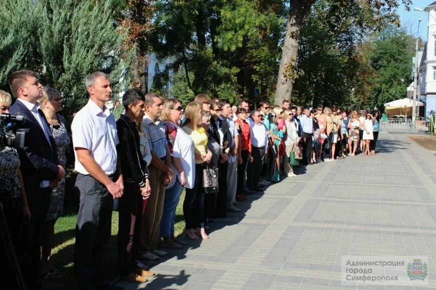 Сайт горько симферополь. Администрация города Симферополя Горького 15. Администрация города Симферополя сотрудники. Симферополь здание администрации. Работники администрации города Симферополя.