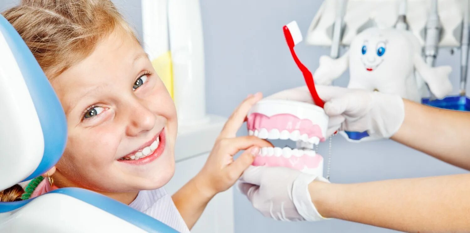 Чистка зубов казань. Детская стоматология. Ребенок у стоматолога. Стоматология дети. Профессиональная гигиена полости рта у детей.
