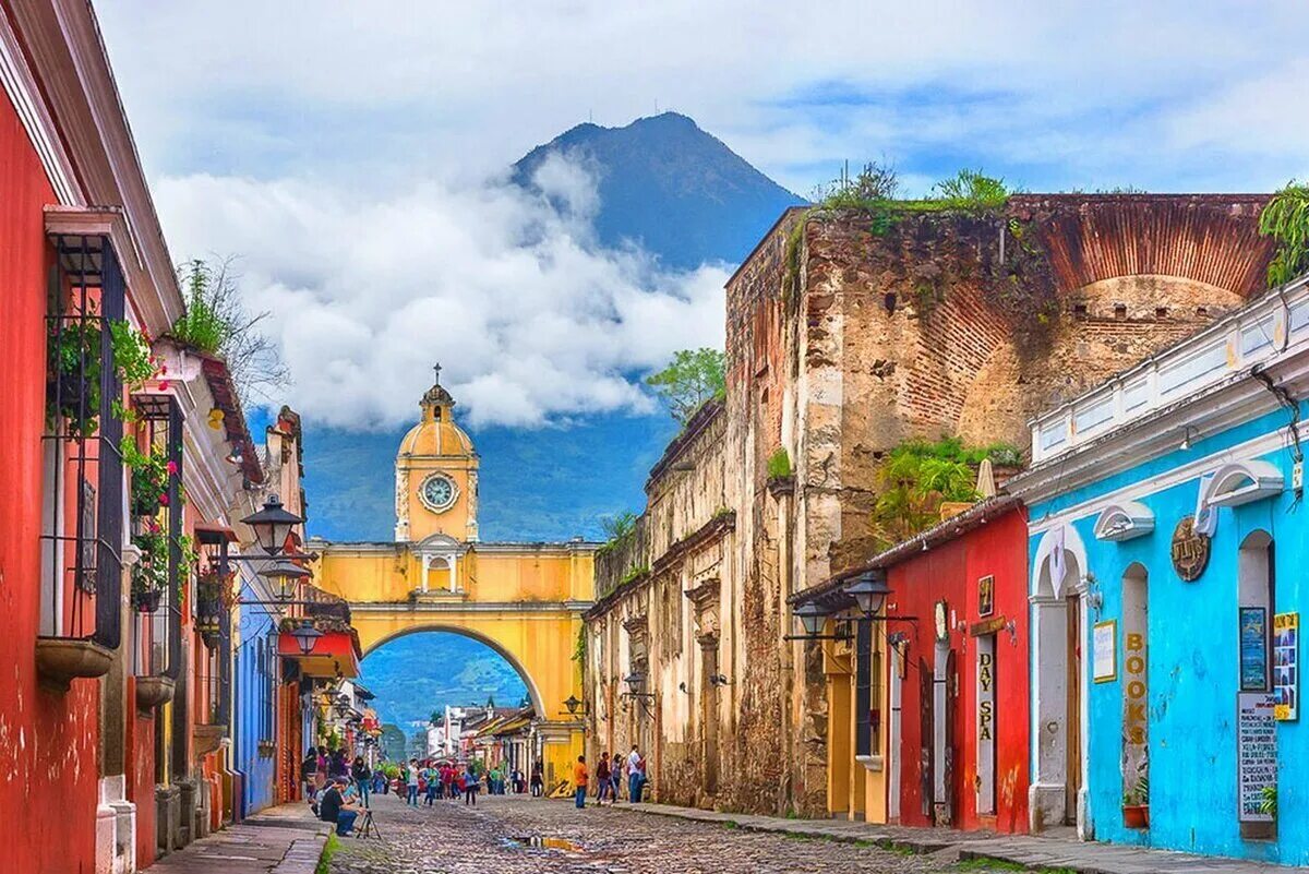 Кесальтенанго гватемала достопримечательности. Гватемала столица гватемалы. Гватемала антигуа. Гватемала антигуа. Вулкан атитлан в гватемале.
