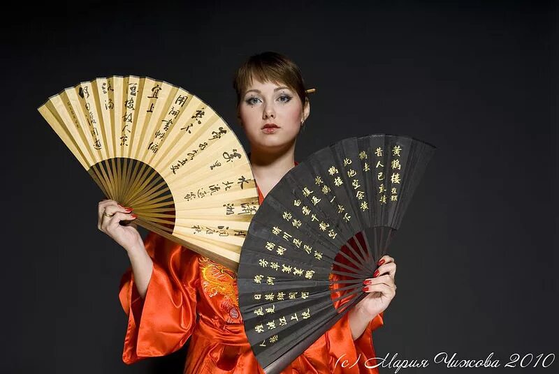 Сложенный веер в руке. Гейша японии референс. 秦时明月 h. Веер референс. Девушка с веером аниме.